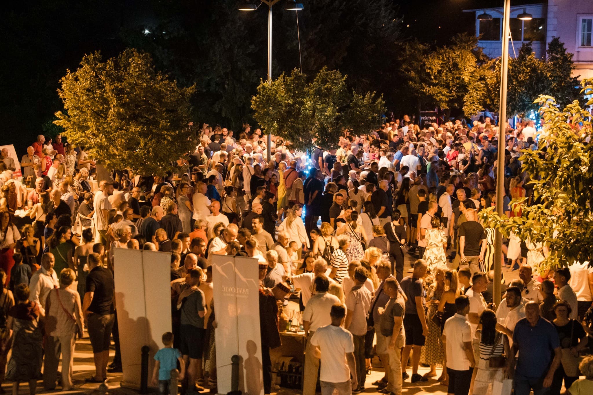 Velika fešta na 7. Međunarodnom festivalu pršuta u Drnišu