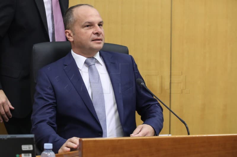 Hajdaš Dončić: 90 posto članova SDP-a je za Milanovića, aferom helikopteri HDZ muti vodu 