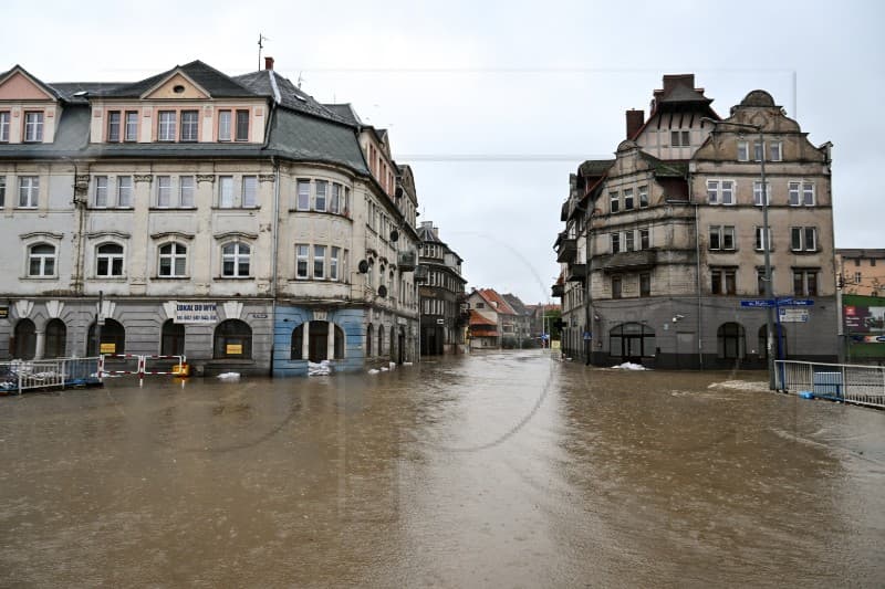 Jedna osoba se utopila u Poljskoj, tisuće evakuirane u Češkoj zbog poplava