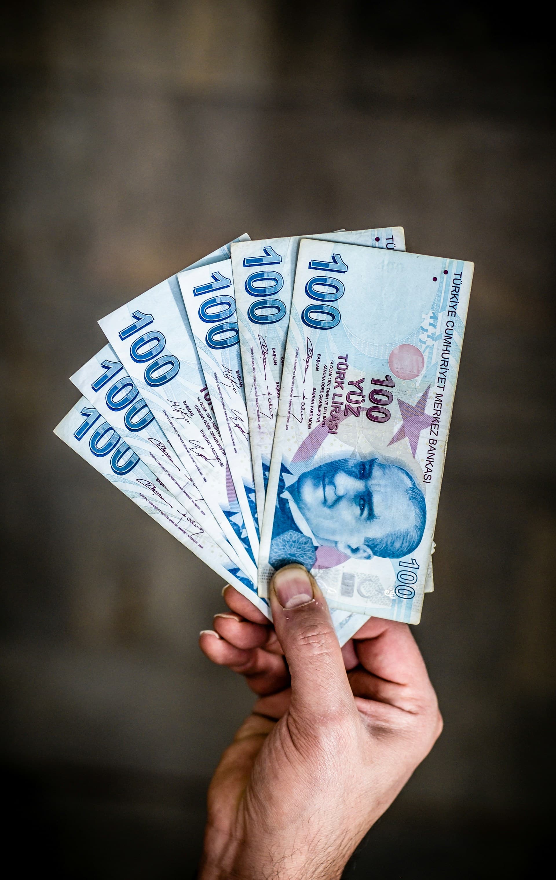 Sestre pronašle veliku svotu djedovog novca u podrumu, mislile da su postale bogate, ali ipak ništa od toga
