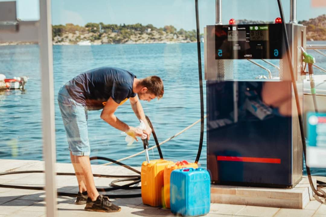 Vozači mogu odahnuti, od utorka točimo jeftinije gorivo