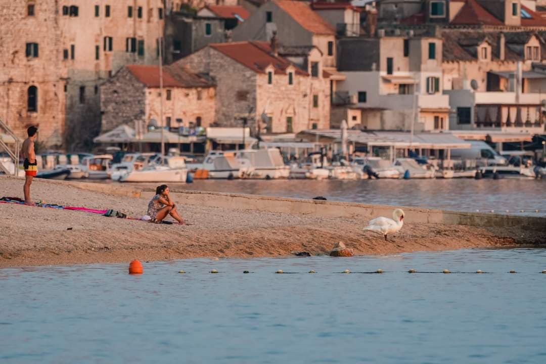 Pravo bablje ljeto: Uživajte u sunčanom vikendu na plaži, temperature do 27