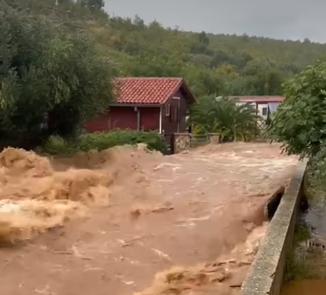 Katastrofe kod Obrovca: Bujica nosi sve pred sobom, cesta kao da je nestala