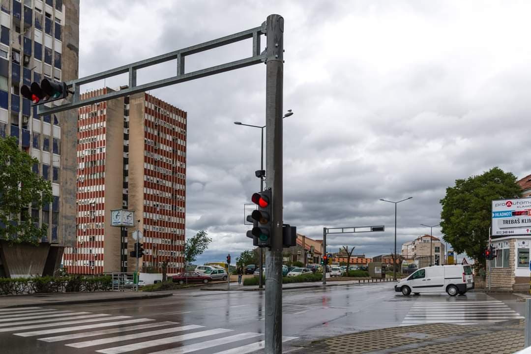 Kako hrvatska policija ulovi one koji prođu kroz crveno? 