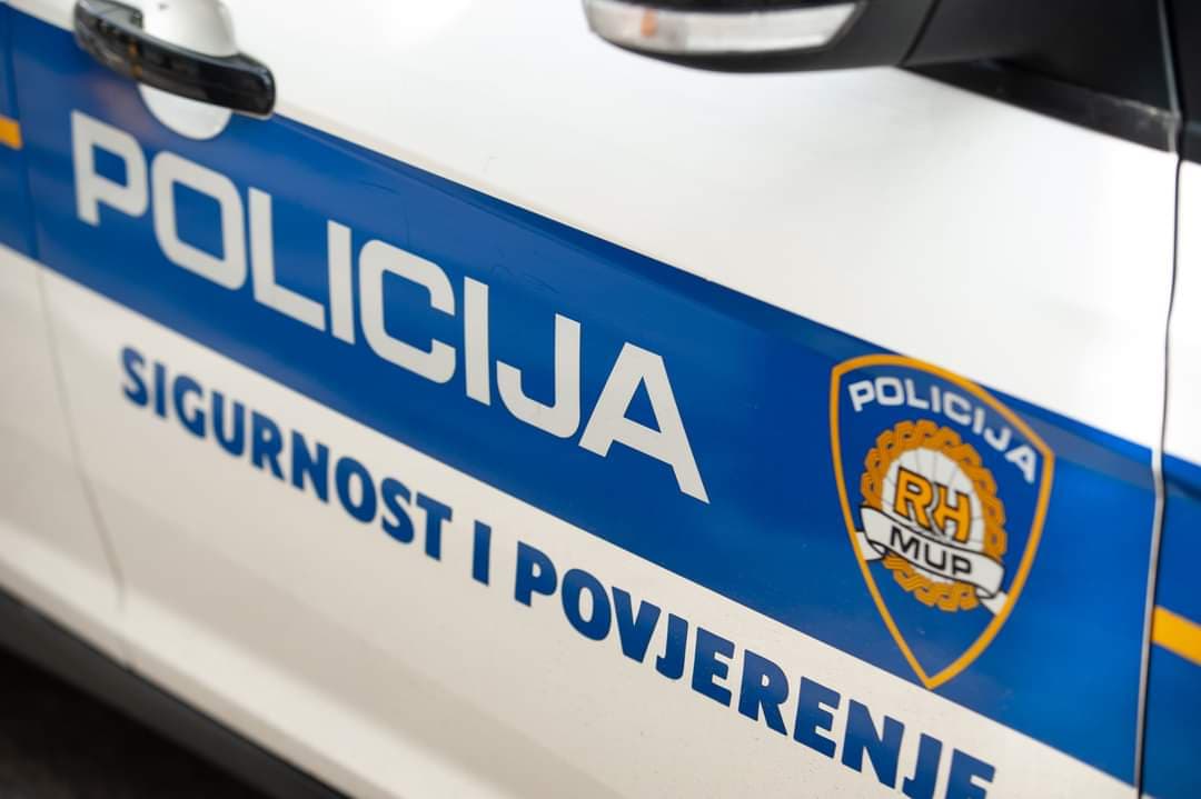 Pio alkohol pa krenuo voziti djecu autobusom: Zaustavila ga policija 