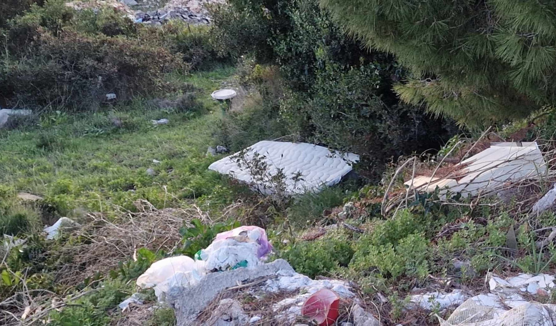 Čistačica bacila stari madrac pun novca, vlasnica se šokirala i zvala policiju