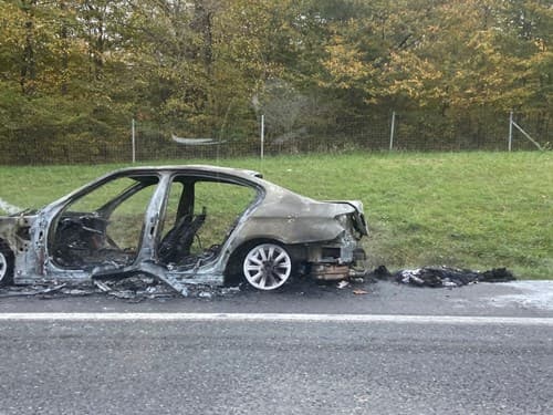  Auto potpuno izgorio na autocesti blizu Zagreba