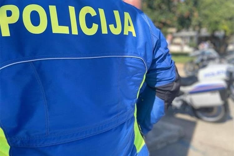 Vozeći pijan i bez vozačke dozvole u Šibeniku oštetio parkirani automobil