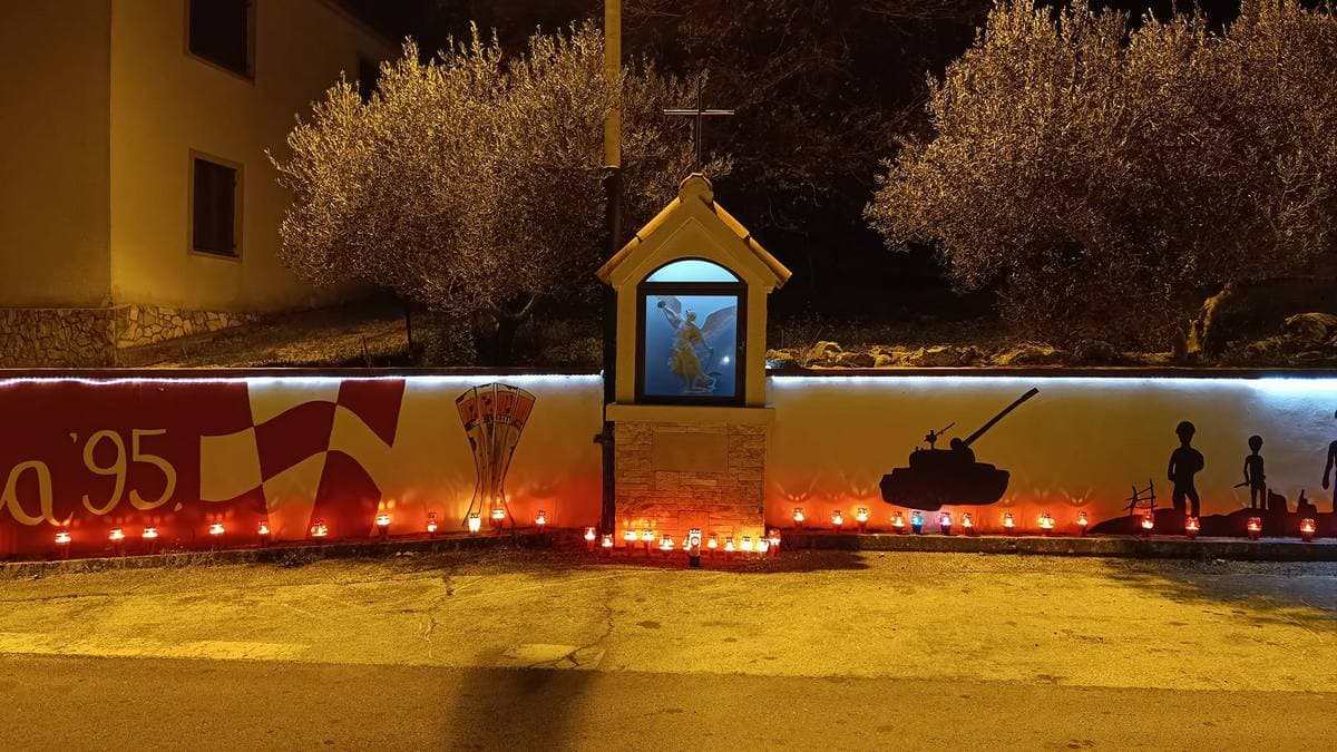 Vukšić zapalio svijeće  u znak sjećanja za Vukovar i Škabrnju  