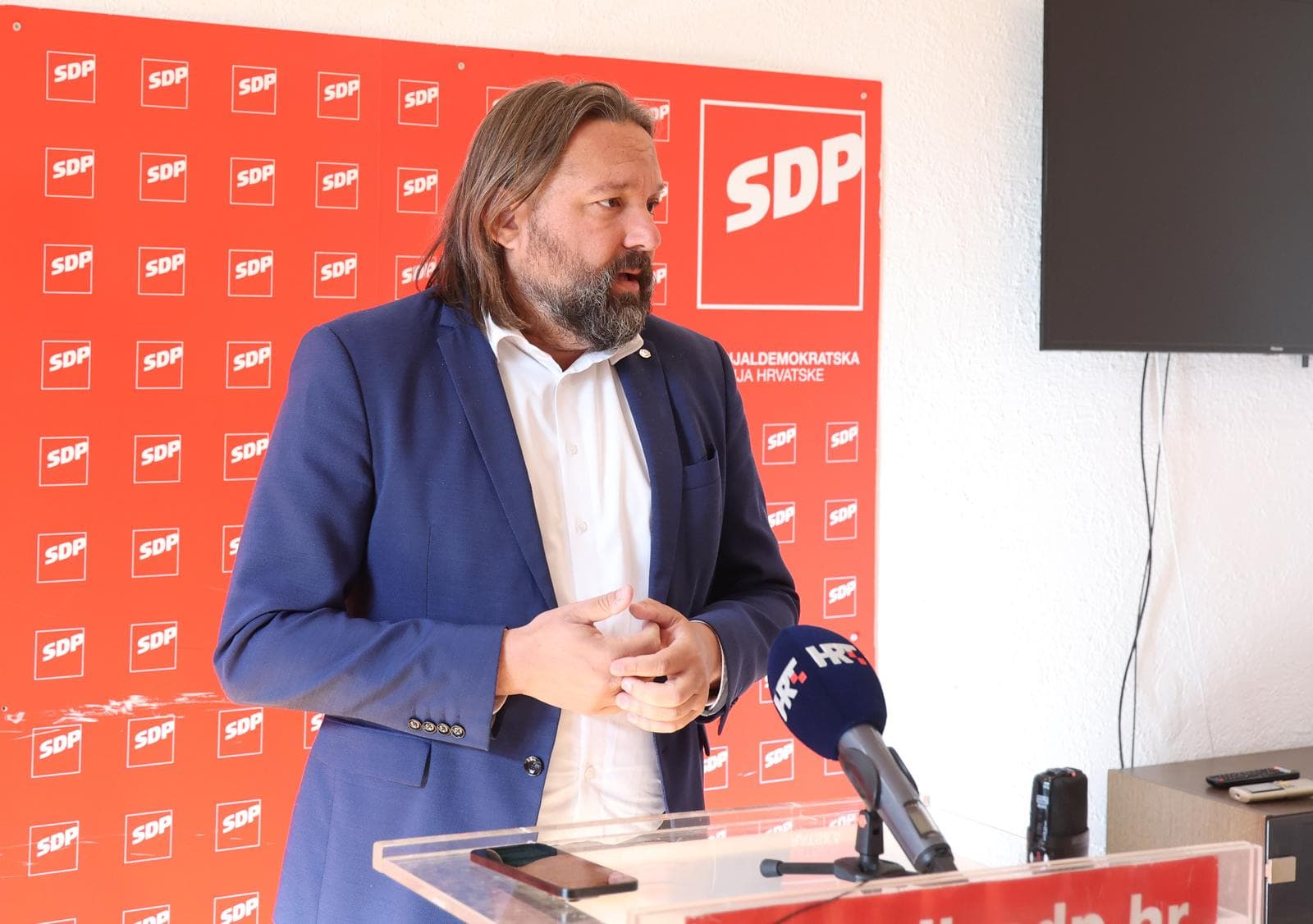 Restović i u Šibeniku pozvao na opoziv Vlade, a smatra i da za svu djecu vrtići moraju biti besplatni 