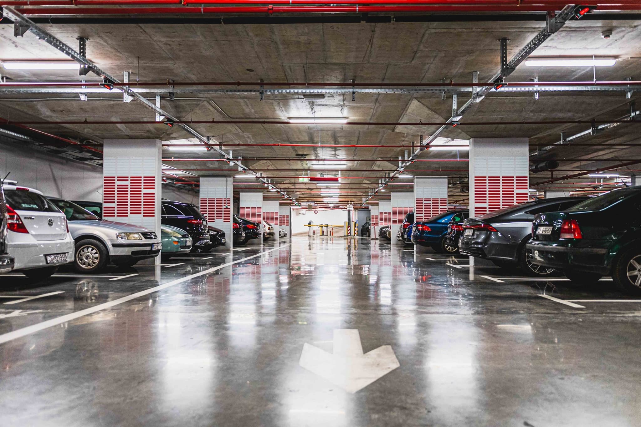 Dvojica muškaraca u Vodicama i Šibeniku krali automobile i mijenjali im registracije