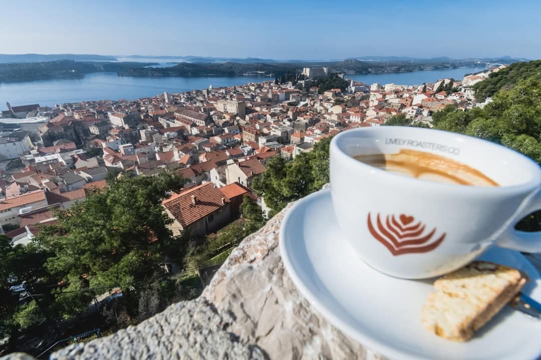 Jutarnja kava bez doručka? Evo zašto bi mogla raditi više štete nego koristi 