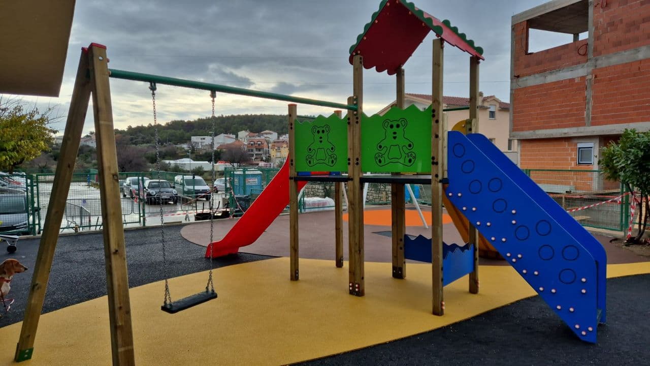 Uređeno igralište dječjeg vrtića Spužvica u Tisnom