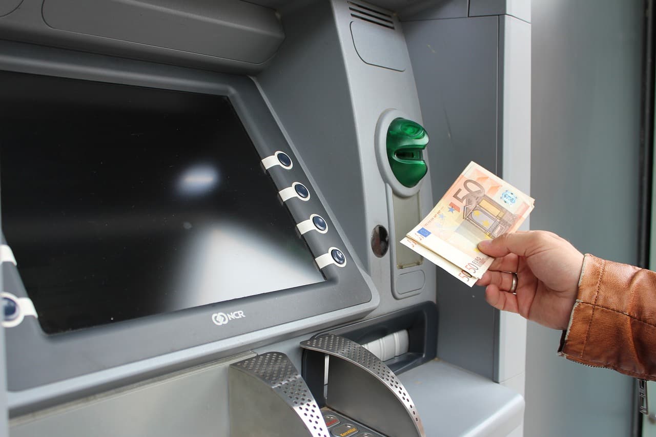 Naivna starica: Lažno se predstavio kao njezin sin pa joj ukrao novac