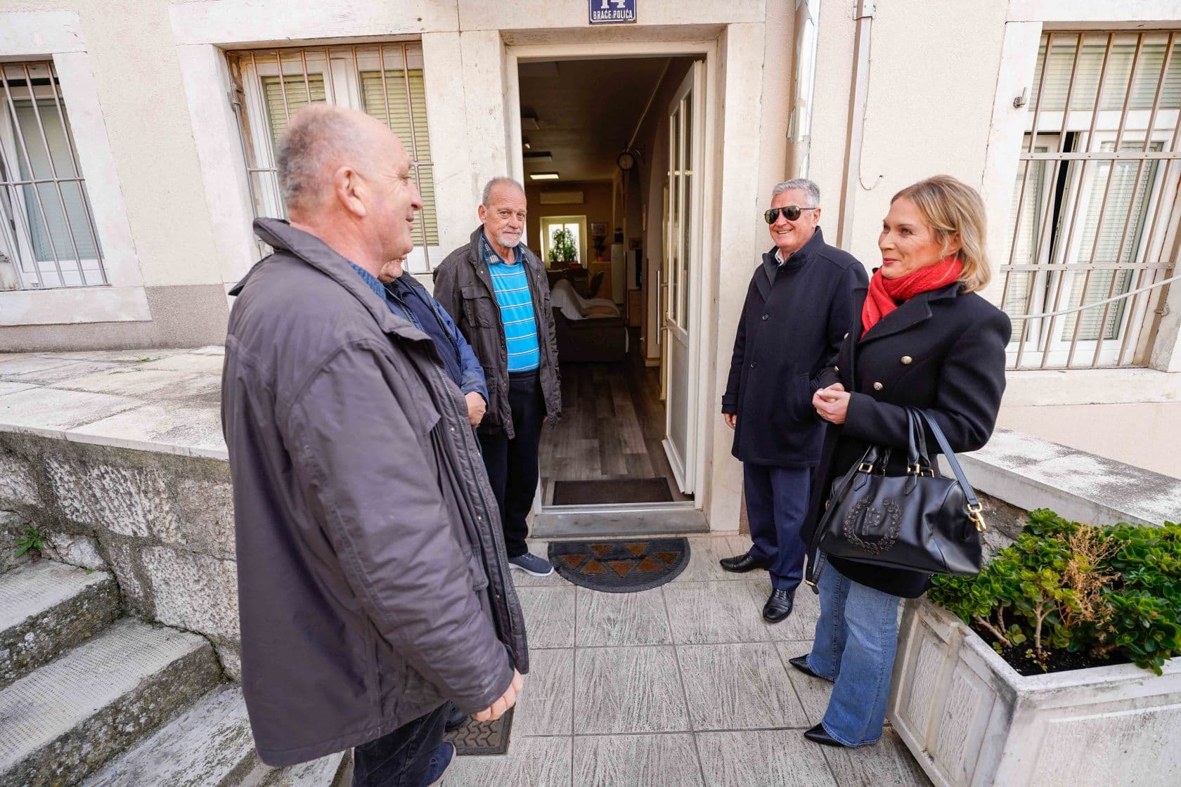 Gradonačelnik Burić korisnicima Pučke kuhinje osigurao pečeni odojak za Božićni ručak