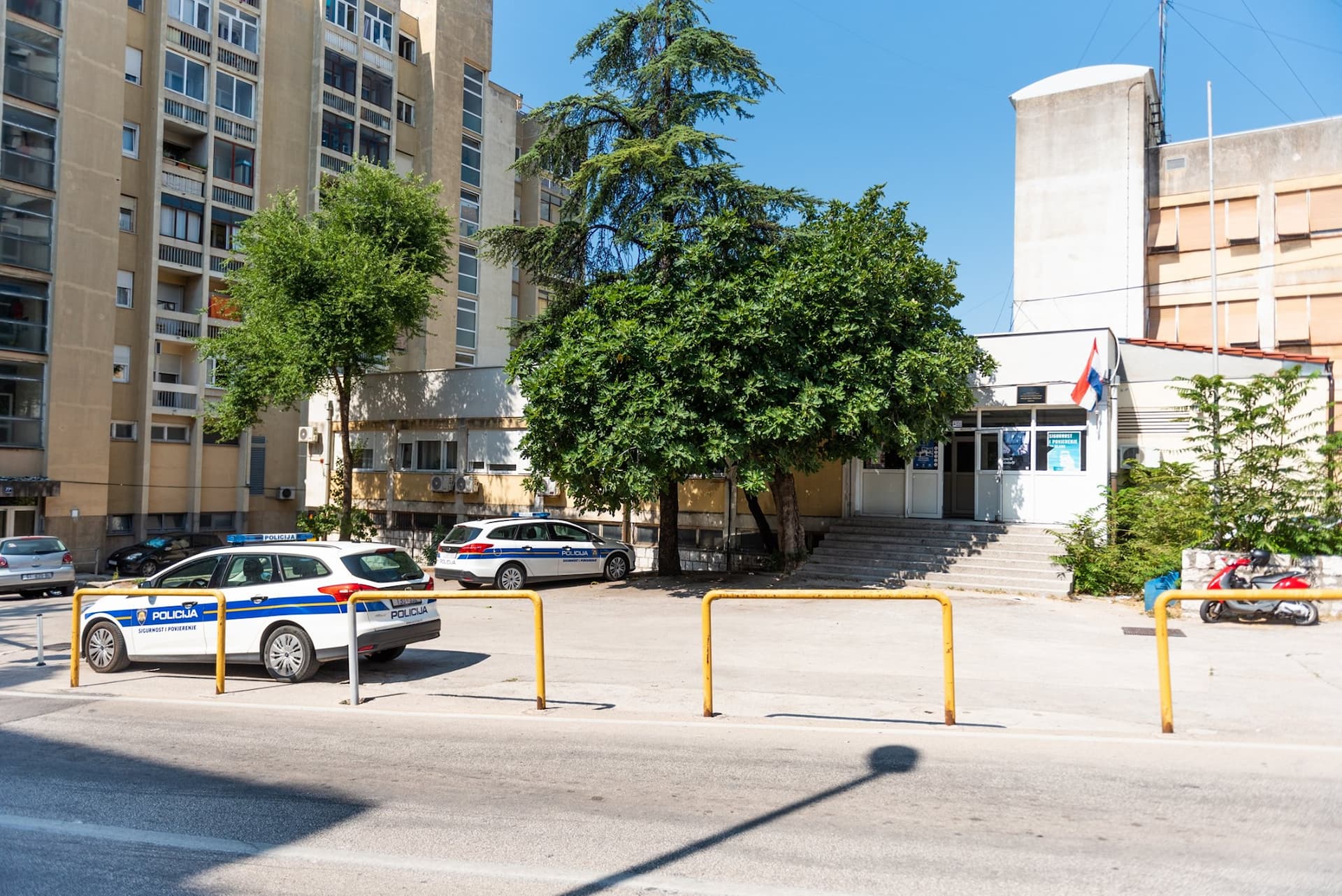 Na šibenskoj rivi se potukli zbog bengalke. Policija pritvorila dvojicu
