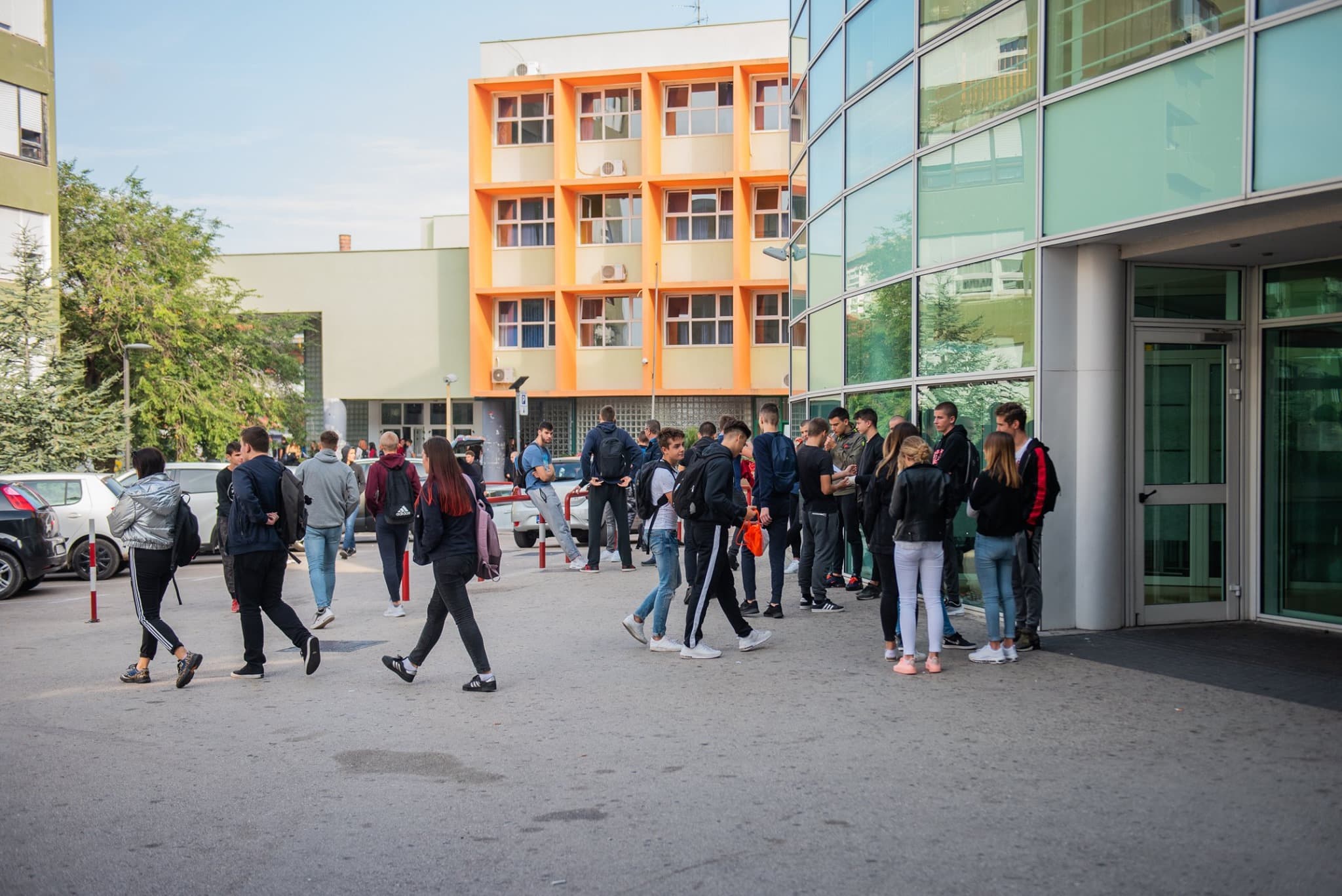 Stigao Protokol o kontroli ulaska i izlaska u školama: Vrata će se zaključavati, bit će i pregleda