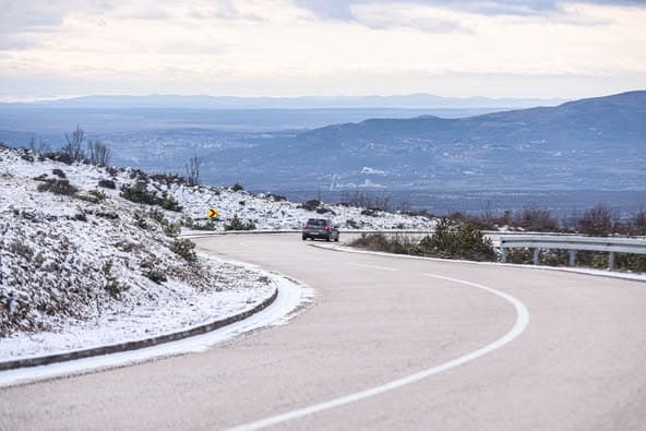 Na dijelu A1 u Dalmaciji proglašeni zimski uvjeti