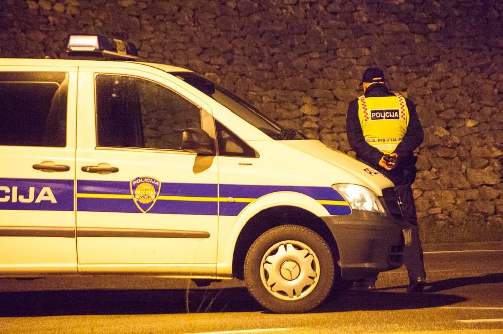 Po Šibeniku vozio auto gospićkih registracija: Recidivist (32) ne odustaje od vožnje unatoč oduzetoj vozačkoj dozvoli
