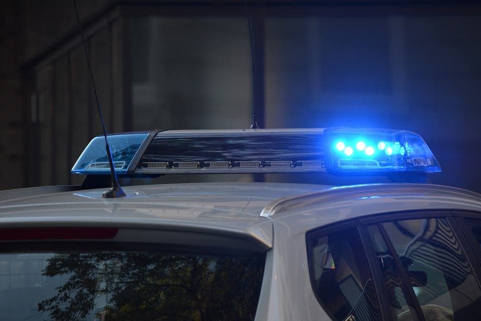 Šibenčanin (31) pijan autom bježao policiji u centru grada: Kad su ga policajci zaustavili, izvrijeđao ih