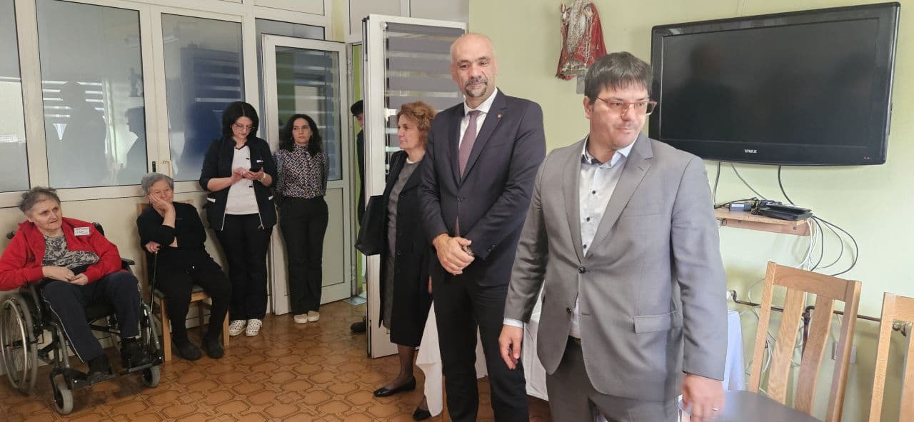 Jelić i Ukić Kotarac korisnicima Cvjetnog doma podijelili pogače