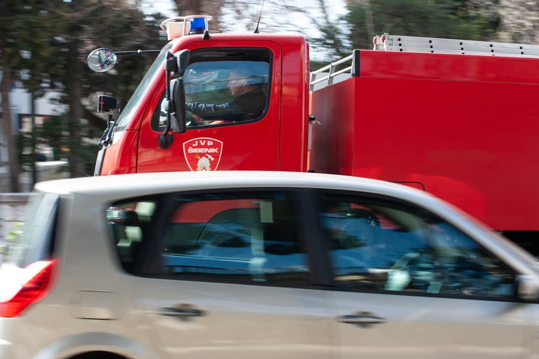 Sumnja na požar u Dubravi bez osnove, šibenski vatrogasci brzo reagirali