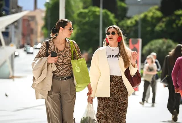 Sunčano i toplo vrijeme donosi pravo modno osvježenje na ulicama Šibenika!