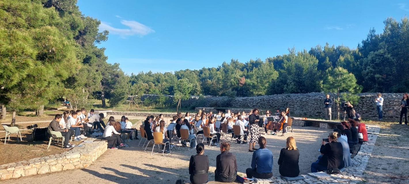 'Kad se male ruke slože': Učenici šibenske i omiške glazbene škole priredili nezaboravan koncert u kanalu sv. Ante