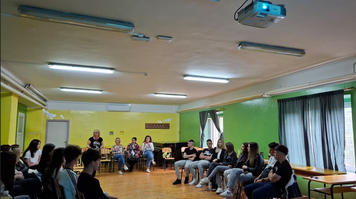 Mladi iz Šibenika i Drniša raspravljali o društvenim mrežama i mentalnom zdravlju 