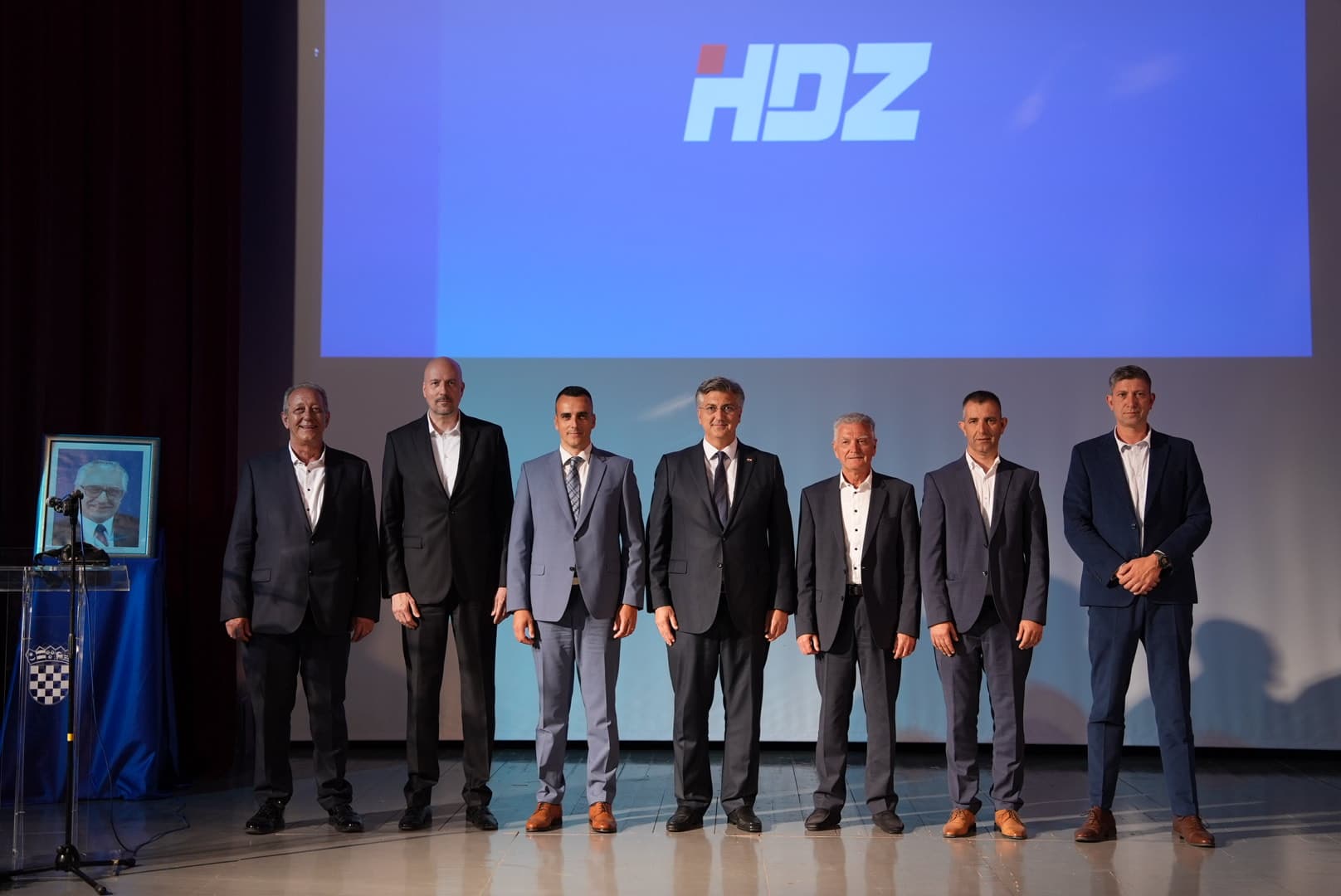 Plenković iz Drniša: 'Vrijeme je da se Šibensko-kninska županija vrati kući i da HDZ vrati povjerenje u svih pet gradova'