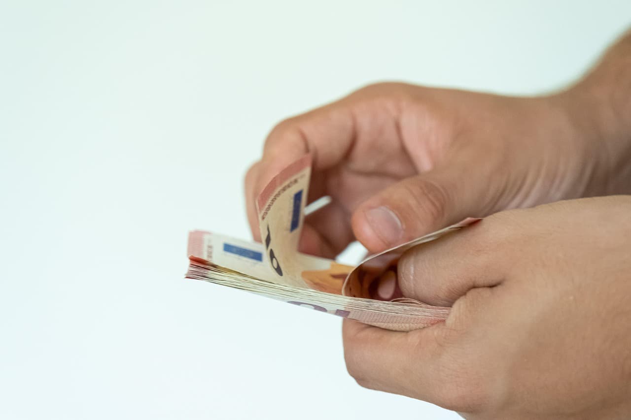 Posude novac, ali rijetko kada vrate: Ova dva horoskopska znaka često zaborave dug