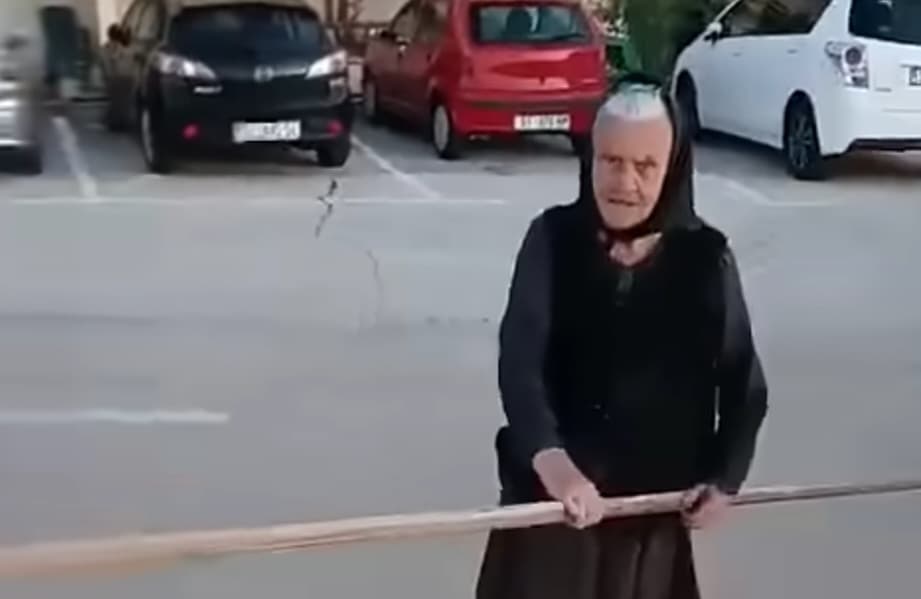 Nevjerojatan prizor u Tisnom: Baka ulovila hobotnicu, a onda se pojavio morski pas!