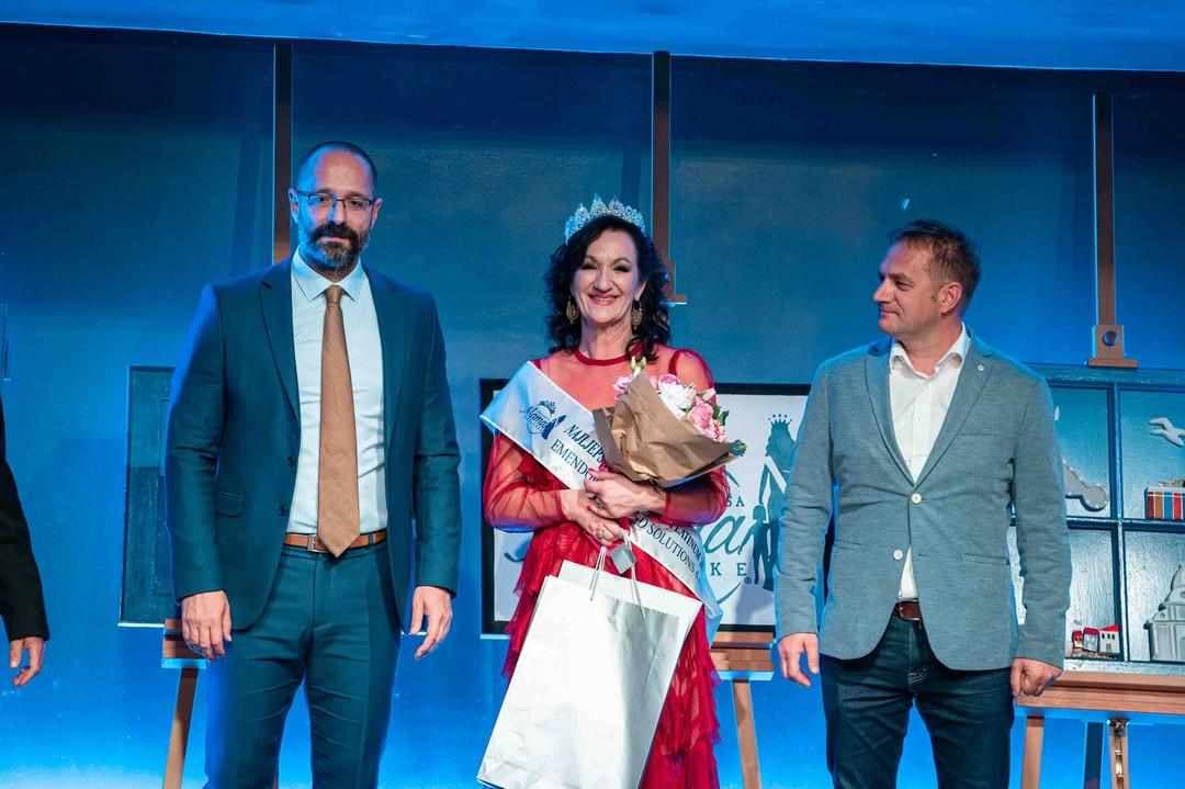 Miss mama u središtu skandala: Nagovarala roditelje i bivše učenike da glasaju za HDZ-ovca