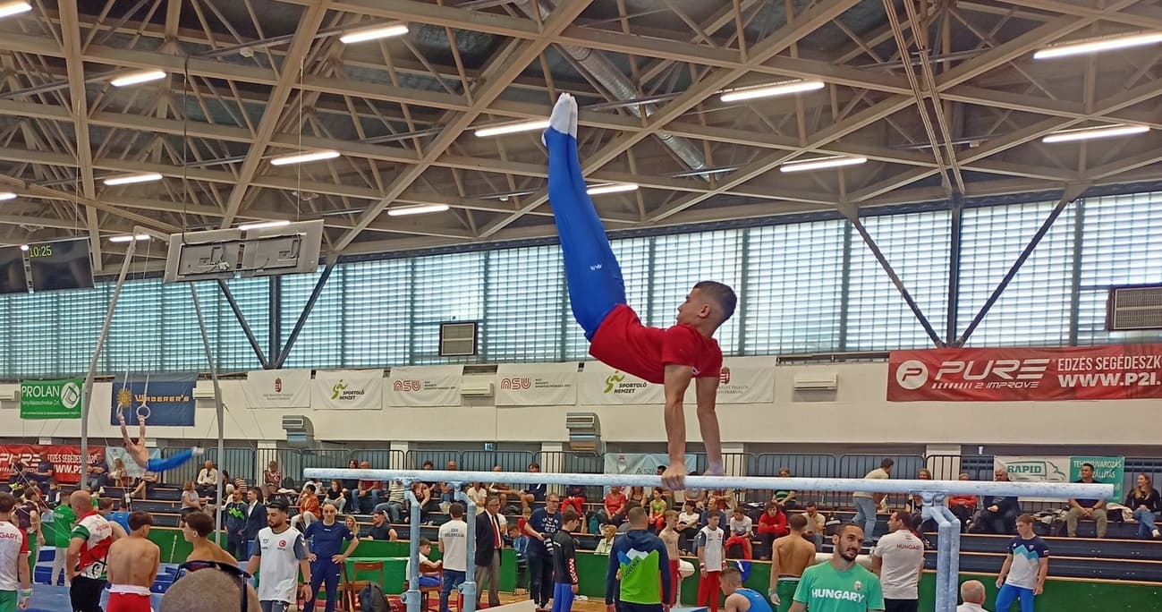 Šibenski gimnastičar Roko Zorić nastupio za juniore Hrvatske te ušao u tri finala