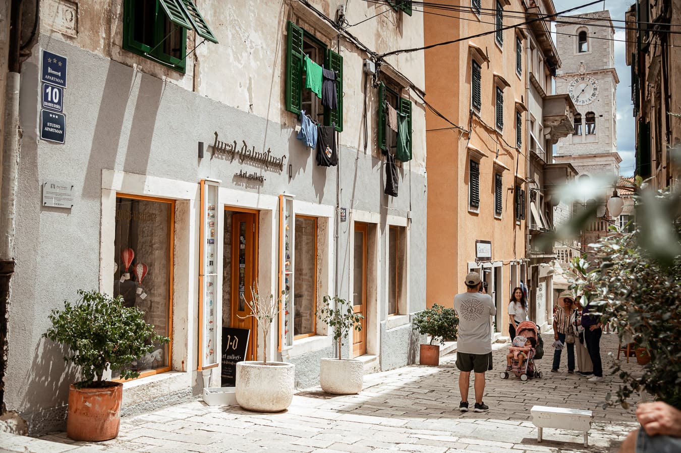 U Galeriji Juraj Dalmatinac, Bućan i Prica po odličnim cijenama, ali i još mnogo toga!