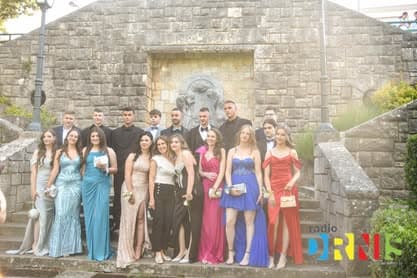 Drniški maturanti zasjali na maturalnoj večeri