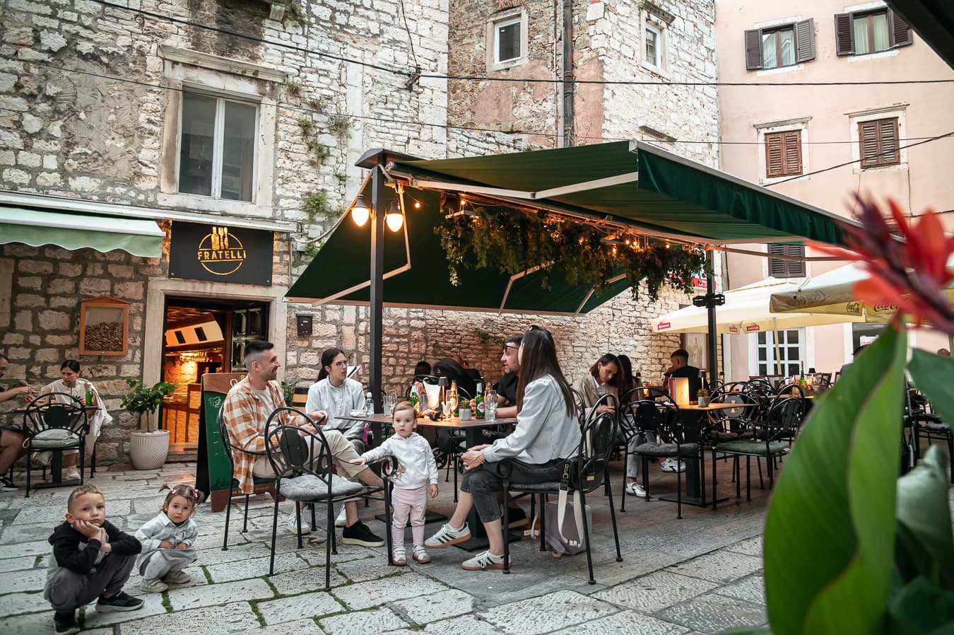 Doživite okus Italije na ugodnoj vanjskoj terasi Pizzerije Fratelli!