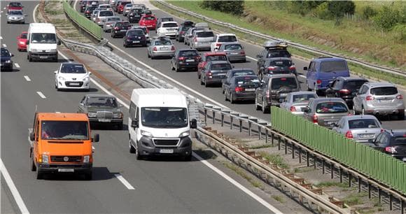 Zastoji i kolone zbog gustog prometa i radova na cestama