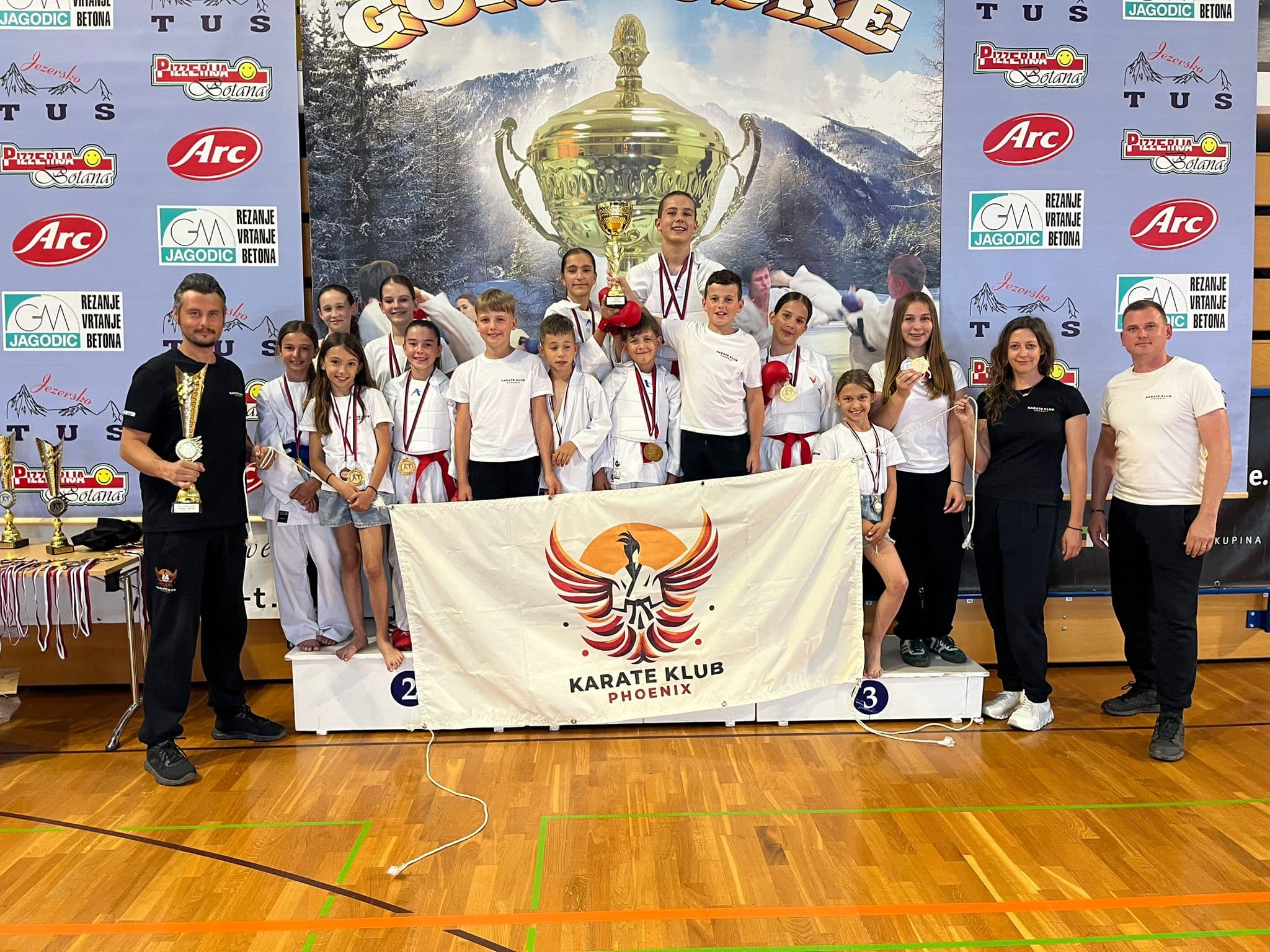 Karateke Phoenixa iz Šenčura donijeli u Murter 14 individualnih i dvije ekipne nagrade