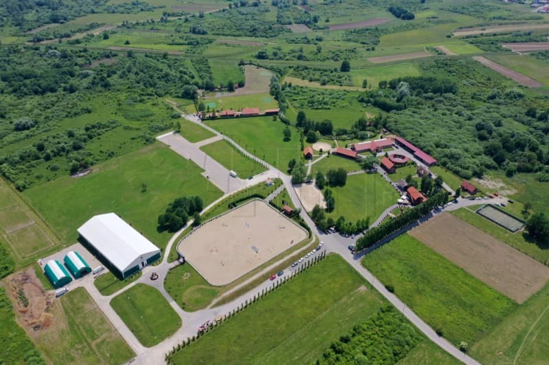 Etno farma nudi smještaj za konje s Hipodroma tijekom Thompsonova koncerta