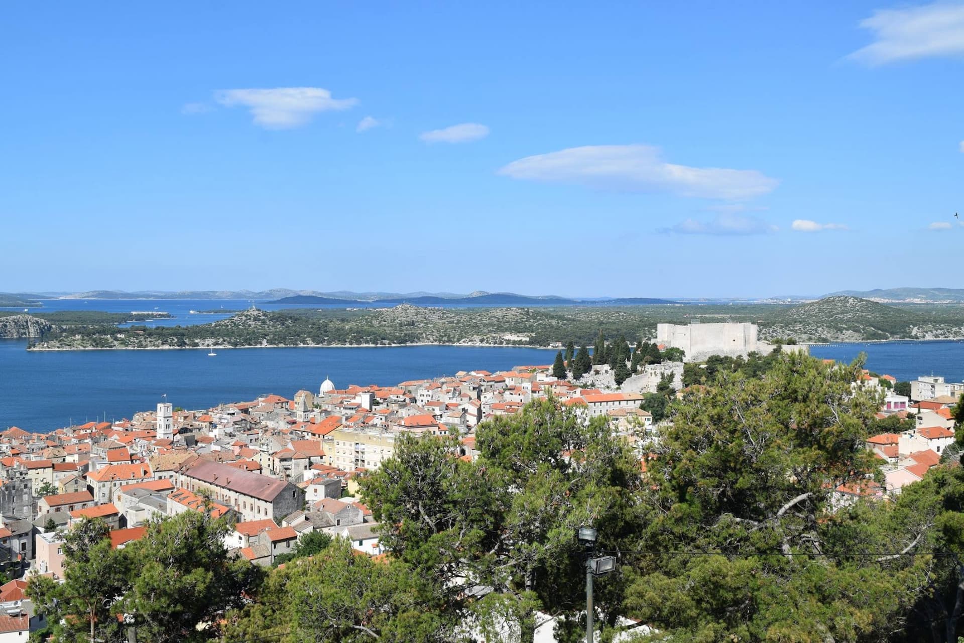 Danas sunčano i vruće, temperature do 34 °C