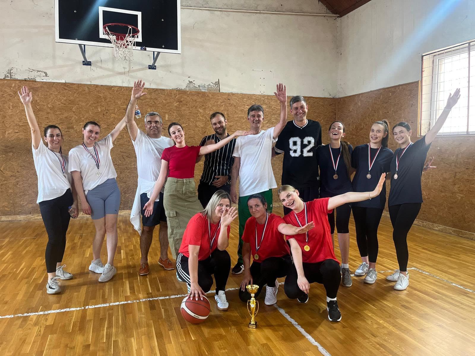 Sport i plemeniti cilj: Studentski zbor obilježio 20 godina Veleučilišta u Kninu humanitarnim turnirom u basketu