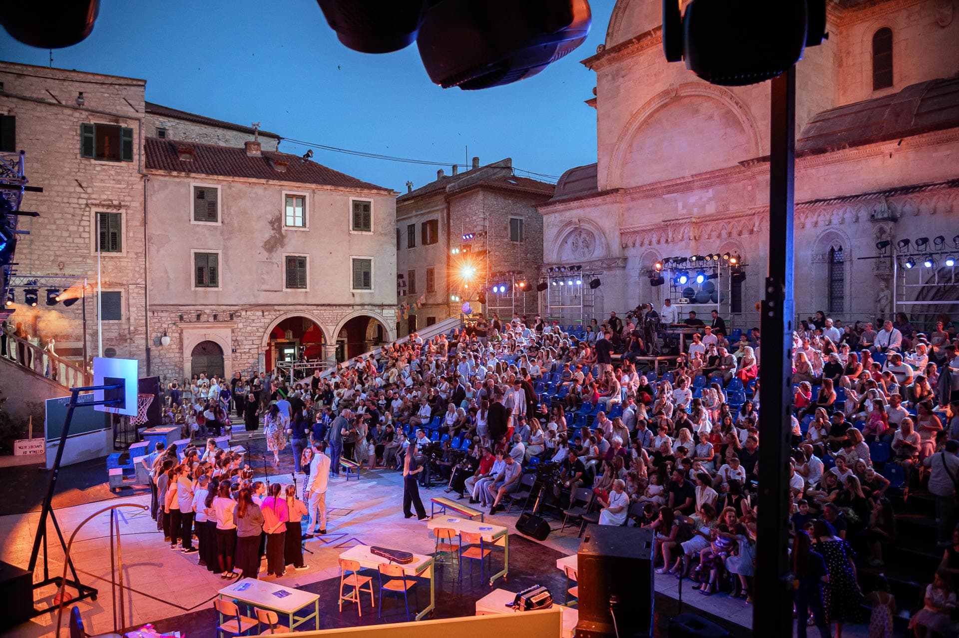 Šibenik u znaku dječje radosti: Otvoren 65. Međunarodni dječji festival uz glazbu i čarobni mjuzikl