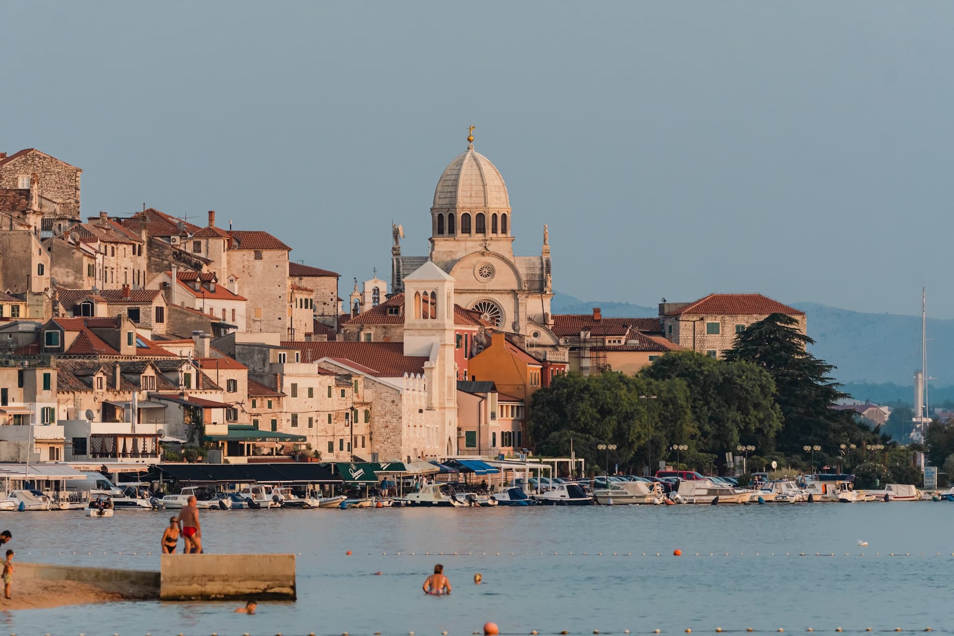 Danas većinom sunčano i vruće uz slab vjetar