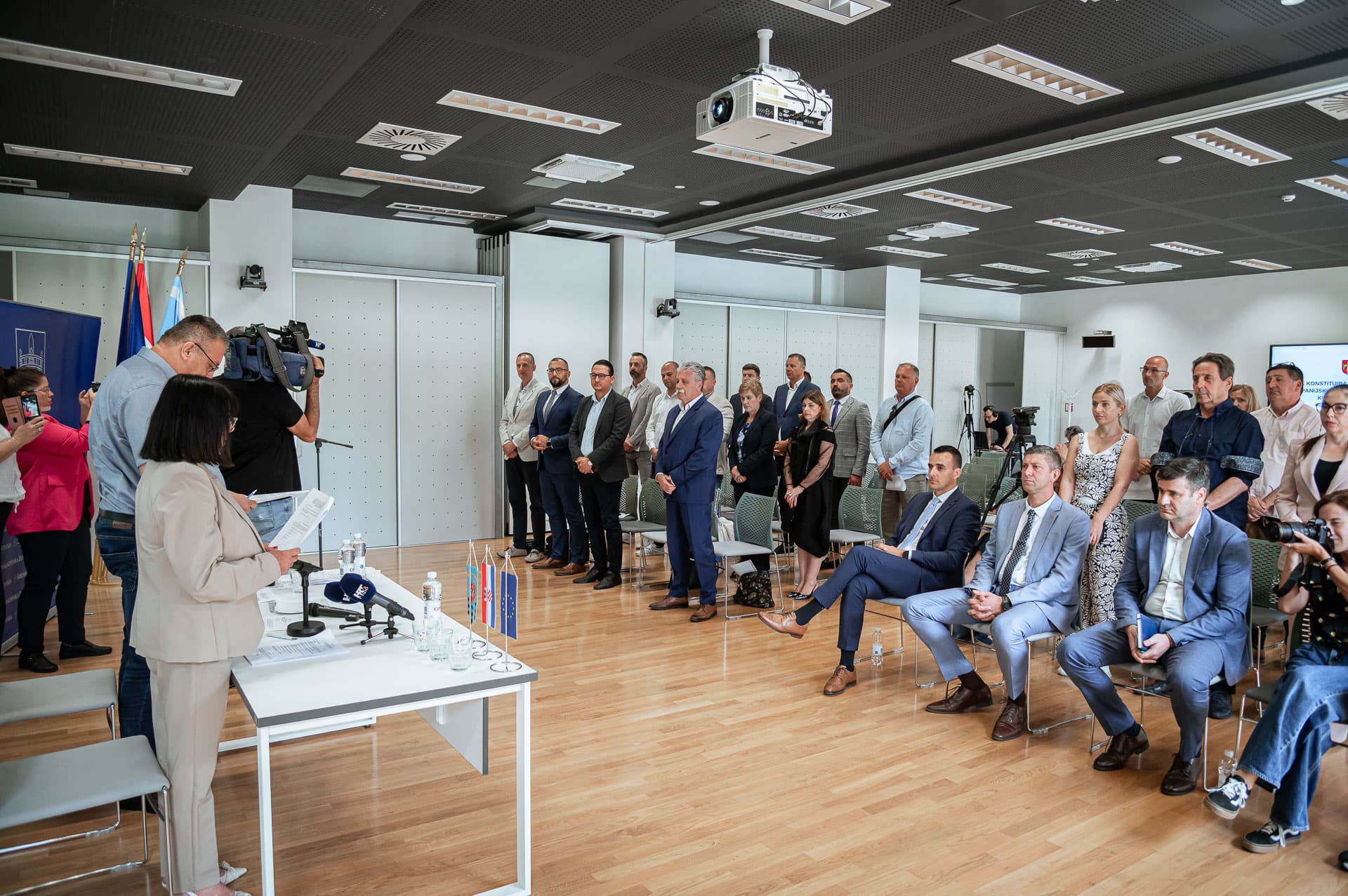 Ante Galić predsjednik Županijske skupštine, Baranović i Gulam potpredsjednici. Potonjeg Petrina nazvao izdajnikom: 'To je talog i gnjida društva'