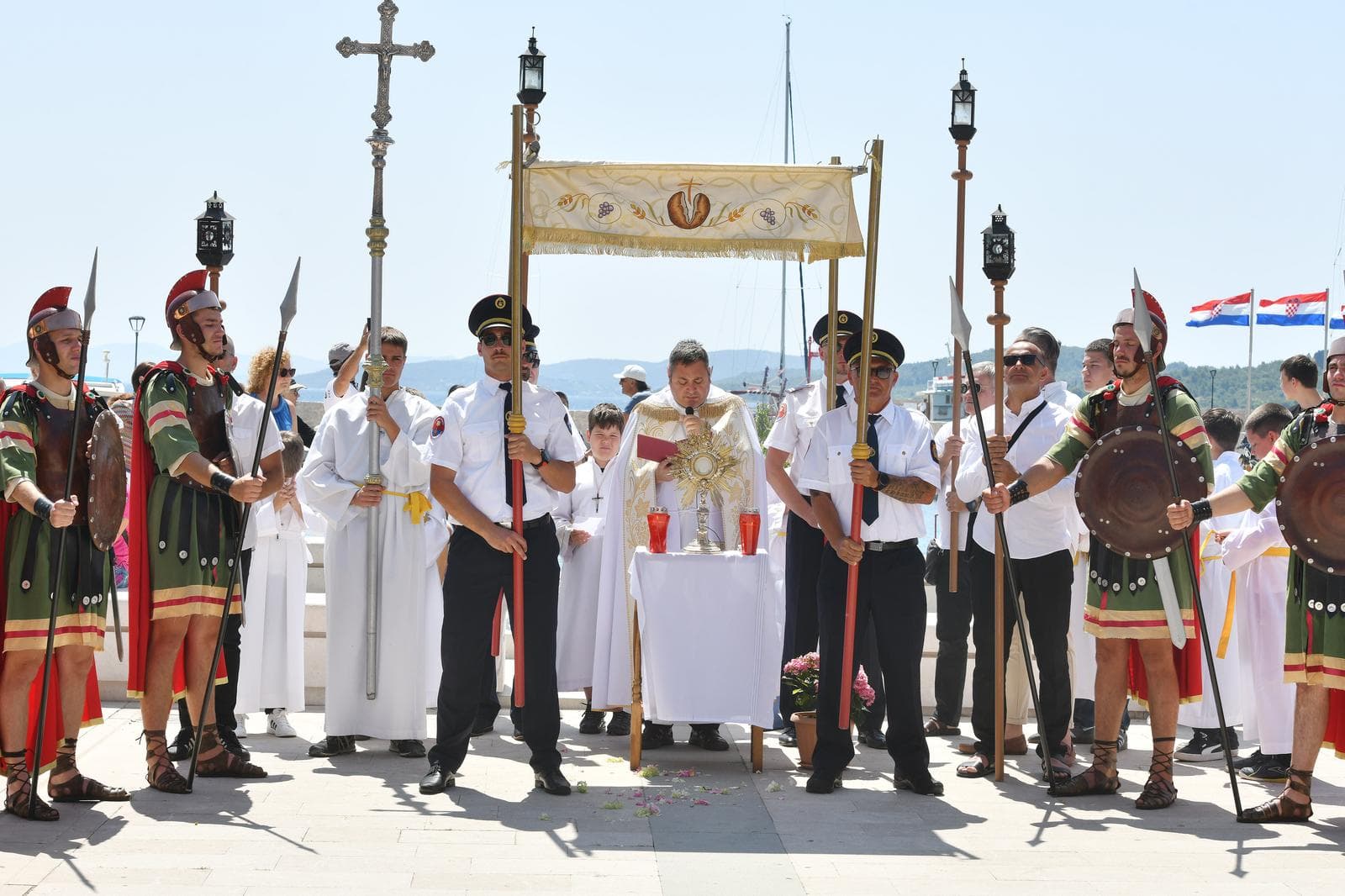 Vjernici u Vodicama obilježili blagdan Tijelova svečanom procesijom