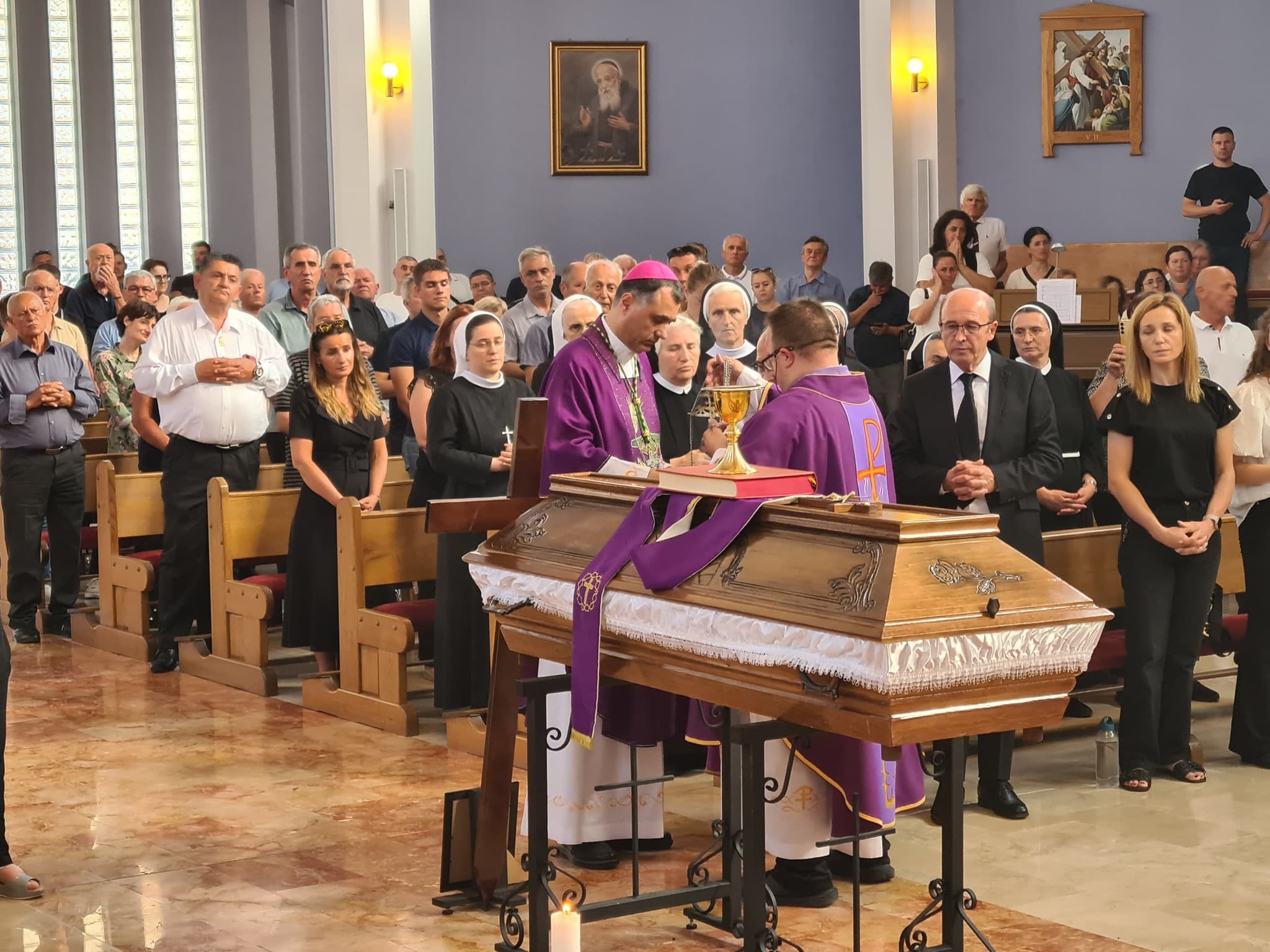 U Kistanjama pokopan mons. Ivan Čolak, misu predvodio biskup Glasnović