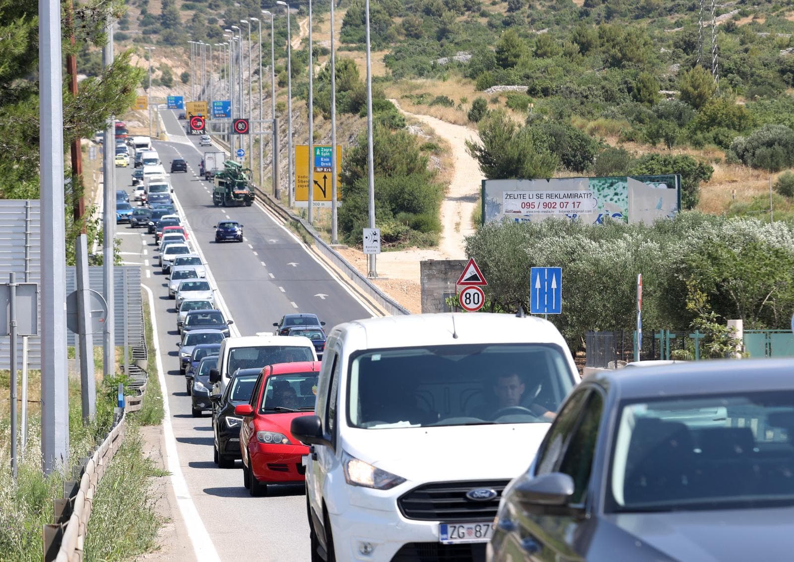 Počelo je: Ljetne gužve blokirale promet na šibenskoj magistrali