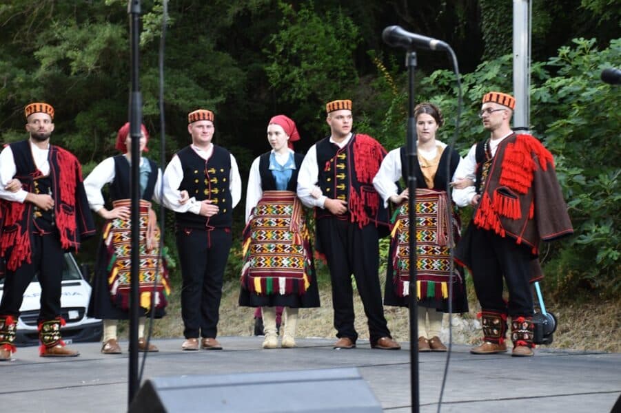 ‘Zvona Zagore’ iz Mirlovića na smotri kod Ljubuškog pokazali svoju tradicijsku baštinu