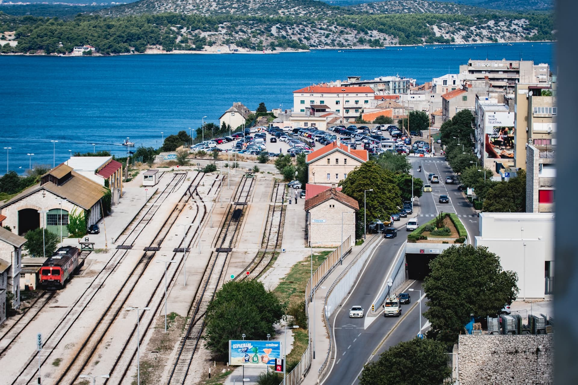 Umirovljenici i studenti i ovo ljeto imaju besplatan vlak do Šibenika